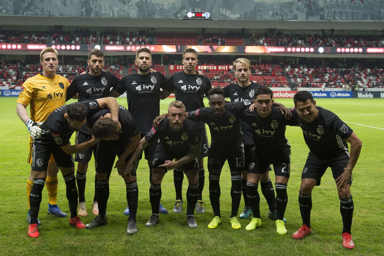 Mientras que los estadounidenses lo hicieron con Melia; Sinovic, Besaler, Fontas, Zusi; Ilie, Gerso, Russell, Espinoza, Gutiérrez y Nemeth.