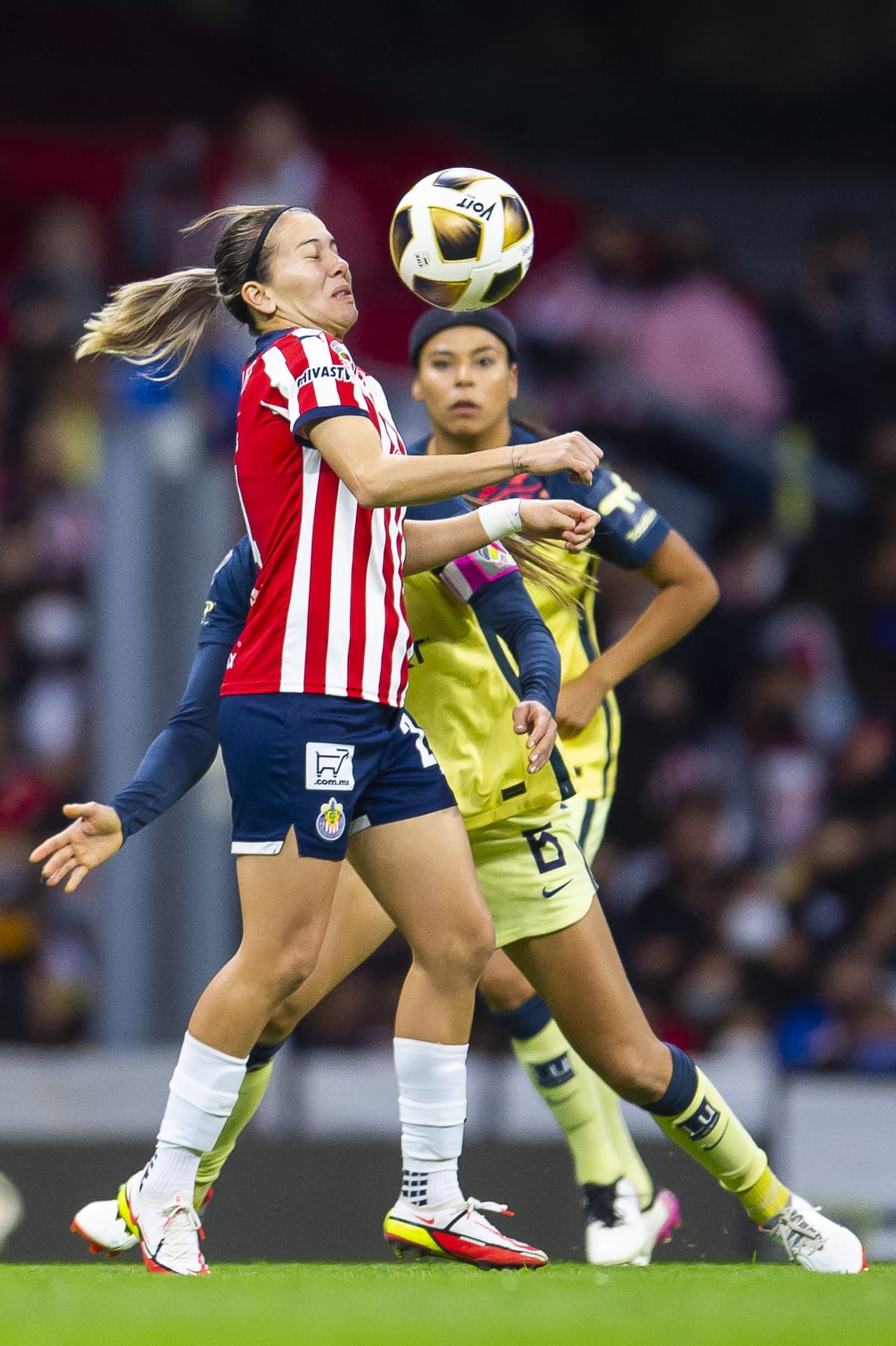 Iniciando la segunda parte, al 48’, Alicia Cervantes anotaba el descuento con un portento de gol.