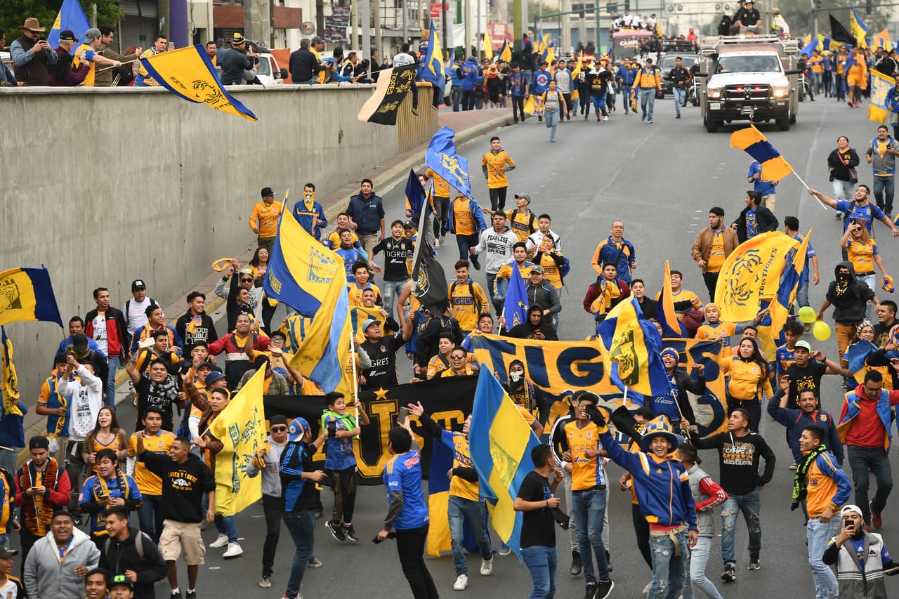 Tigres desfiló por las calles de Monterrey como campeón del Apertura 2017.
