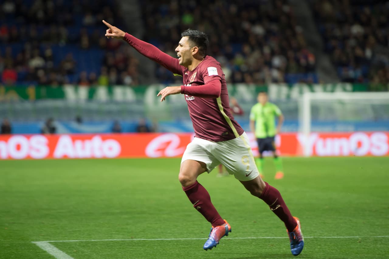 En cuatro torneos el argentino ha logrado 29 anotaciones, y en este Clausura 2017 podría ser su despunte en el fútbol mexicano y lograr más de 10 anotaciones para ser protagonista. Sin embargo, también todo se mantiene en suspenso debido a la posible llegada de otro delantero a las Águilas y al cierre que tuvo Peralta.