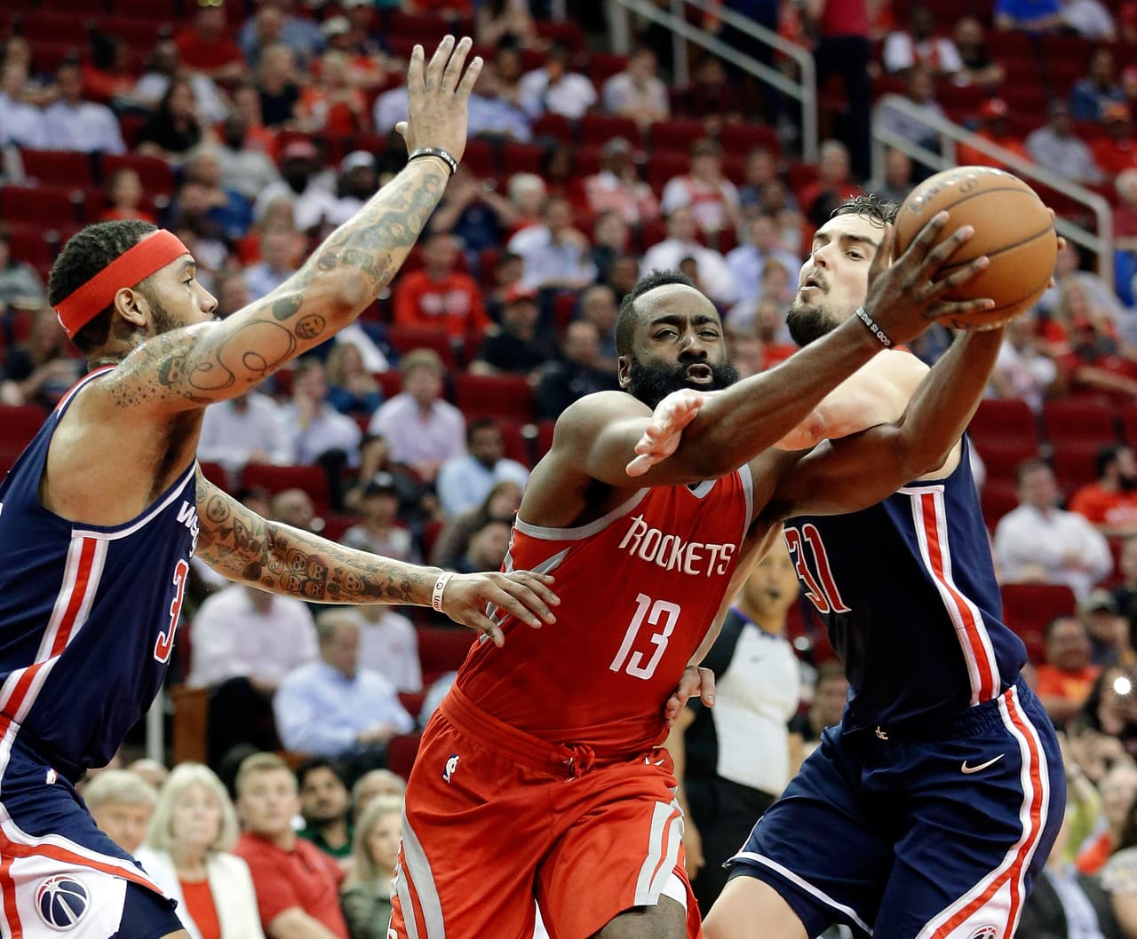 Houston Rockets le ganaron por 104-120 a los Washington Wizards, quienes ya están clasificados a playoffs. La figura fue James Harden con 38 puntos y nueve asistencias.