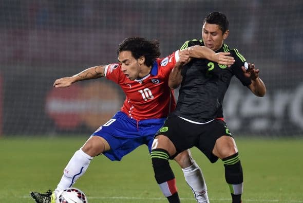 17.- Mario Osuna " Entró en la recta final del partido y dio muy poco en los minutos que estuvo en la cancha, no se notó su presencia en la media cancha de México. Calificación: 4.