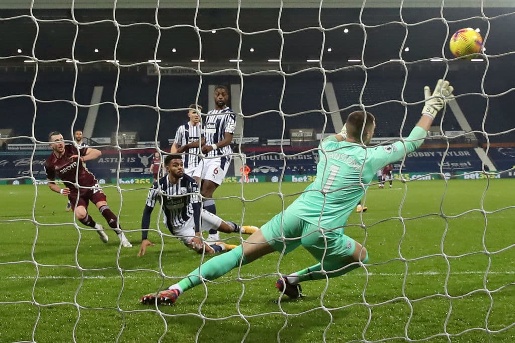 El Leeds de Bielsa golea al West Bromwich Albion 5-0. Los goleadores fueron Romaine Sawyer con autogol al minuto 9 abrió el marcador, le siguió Ezgian Alioski (31’), Jack Harrison (36’), Rodrigo Moreno Machado (40’) y Raphael Dias Belloli puso la cereza del pastel al minuto 72.