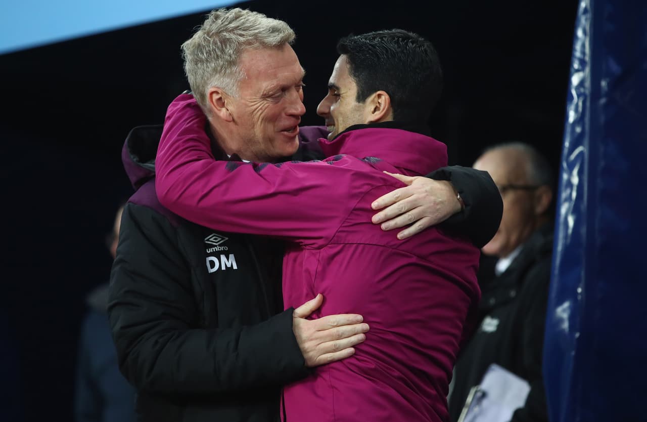 También fue la oportunidad de Moyes para reencontrarse con jugadores ya retirados, como es el caso de Mikel Arteta, asistente de Guardiola en el Manchester City.