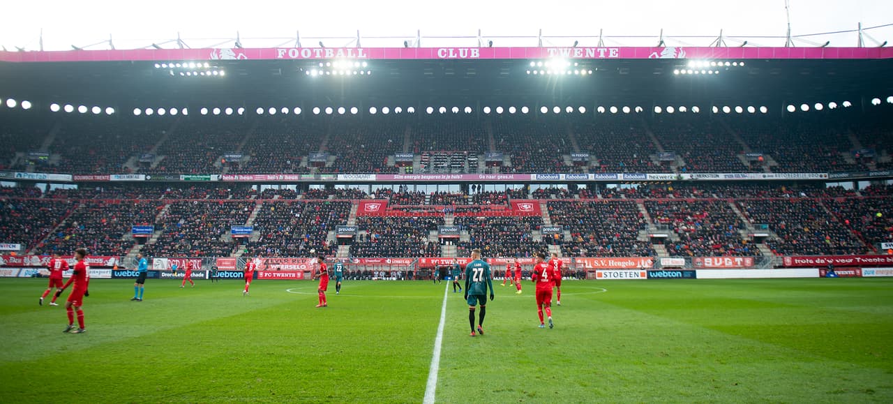 Noah Lang se estrena con titularidad en el Ajax y, con 20 años cumplidos, anota su primer hat-trick, un talento a seguir definitivamente. Twente sufre derrota 2-5 ante el Ajax y el mexicano Edson Álvarez no tuvo participación en este encuentro.