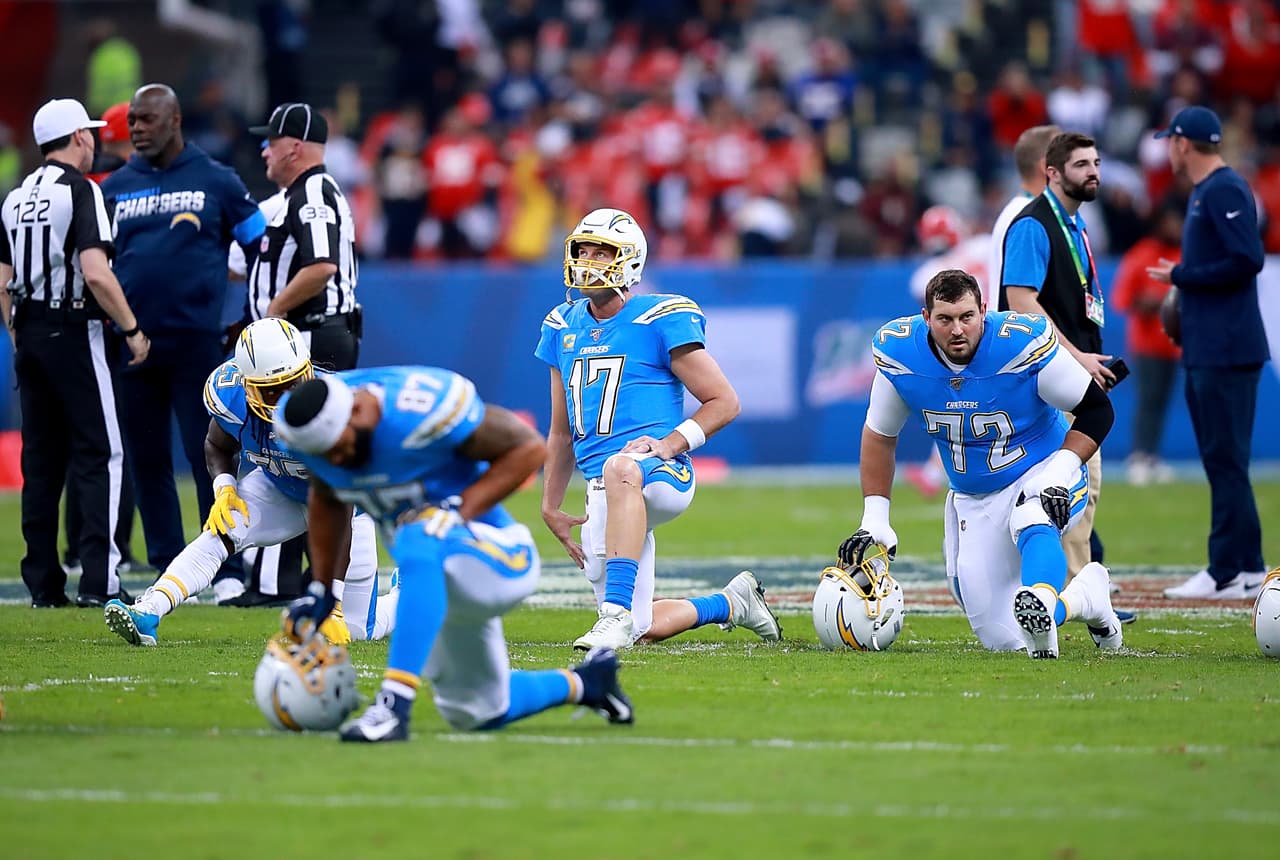 MEXICO CITY, MEXICO - NOVEMBER 18: Quarterback Philip Rivers #17 of the Los Angeles Chargers and team warmup before the game against the Kansas City Chiefs at Estadio Azteca on November 18, 2019 in Mexico City, Mexico. (Photo by Manuel Velasquez/Getty Images)