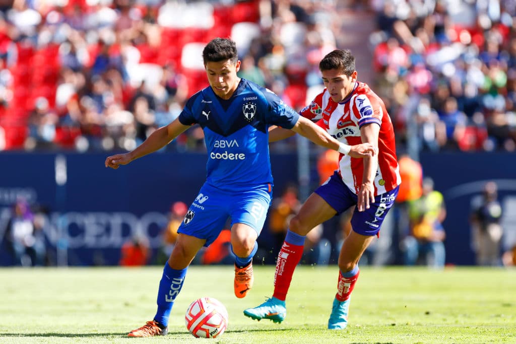 Rogelio Funes Mori, de penal, le dio el triunfo a Rayados sobre Atlético San Luis. El jugador nacionalizado mexicano marcó, a los 83 minutos, y le dio una sufrida victoria al Monterrey.