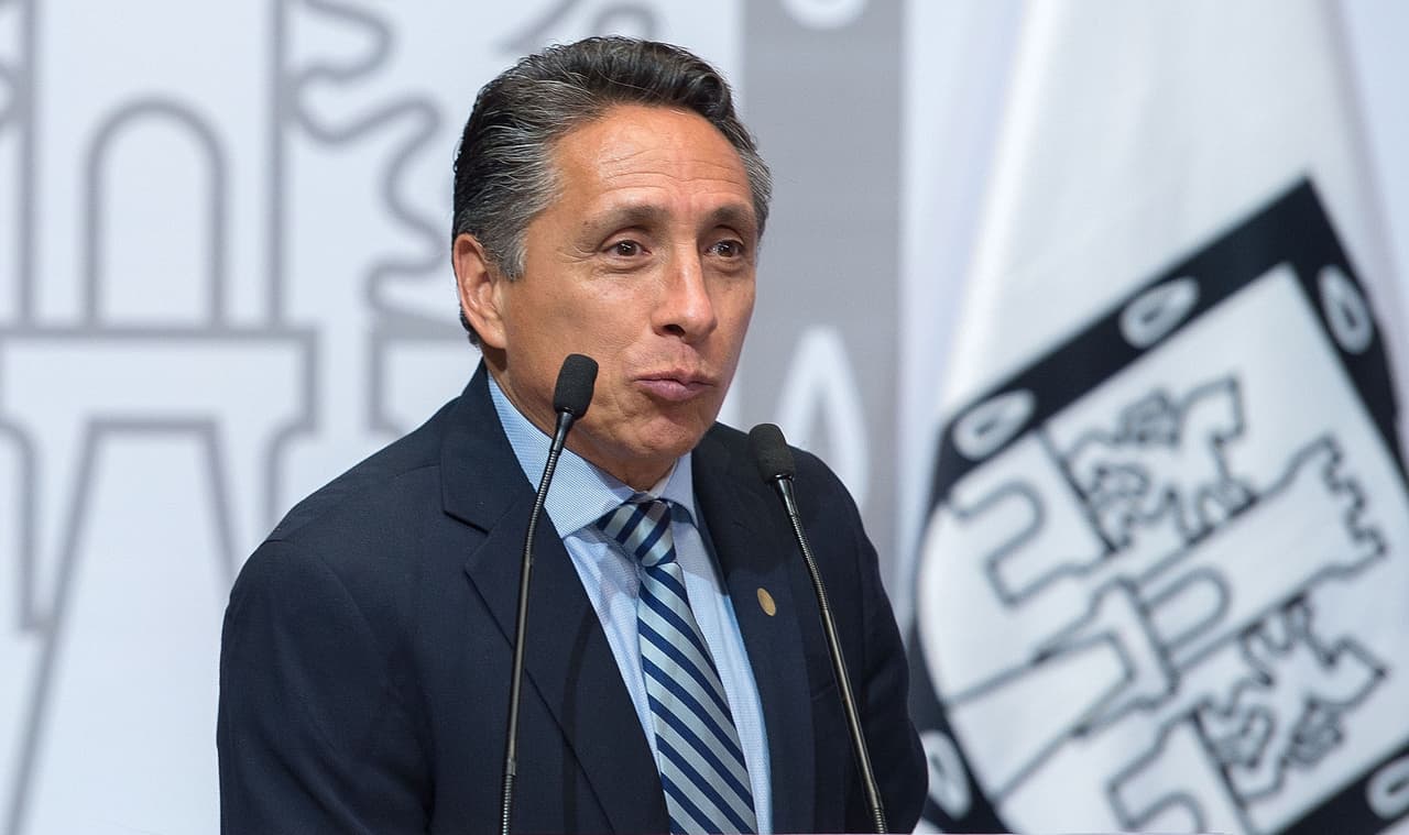 Manuel Negrete da positivo por coronavirus