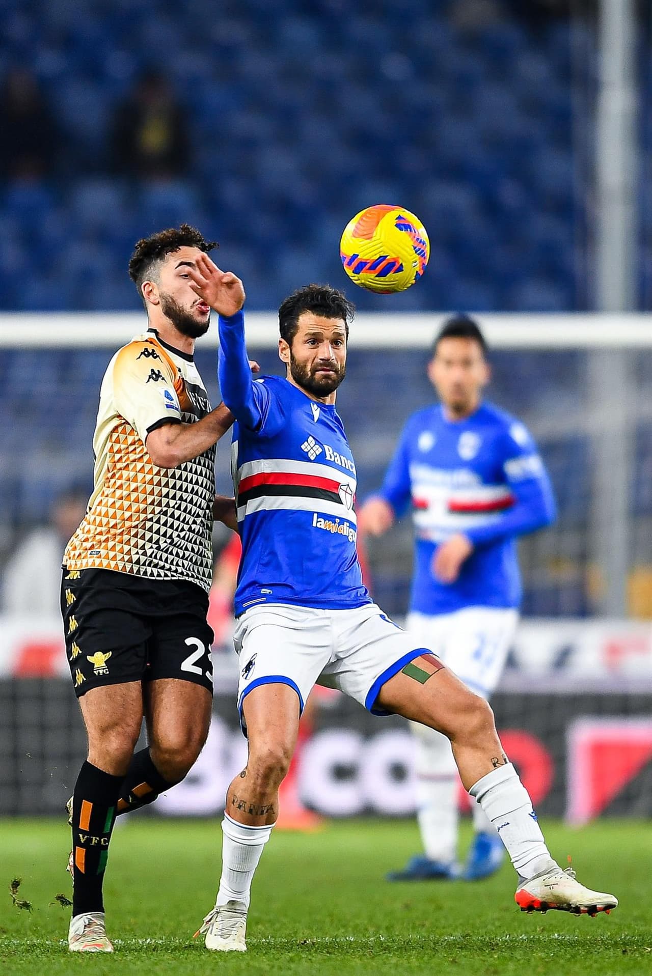 Sampdoria y Venezia reparten puntos durante la J18 en la Serie A. Manolo Gabbiadini abrió el marcador al primer minuto del encuentro, pero fue ya al filo del partido cuando Thomas Henry, al 87', igualó el marcador.