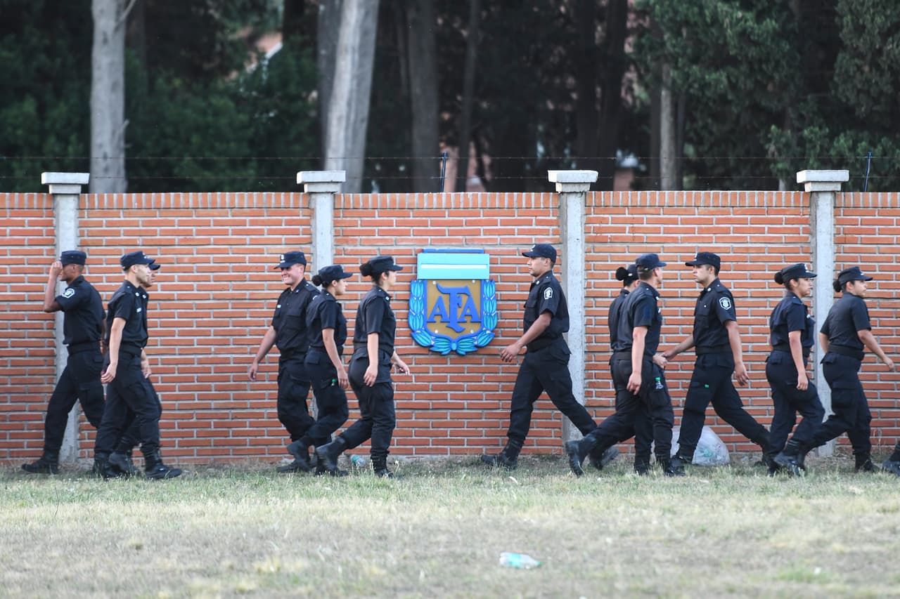 Festejos de la selección argentina en Buenos Aires tras ganar el Mundial Qatar 2022.