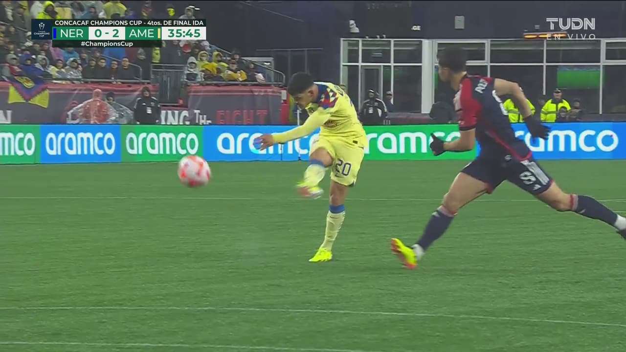 ¡Bombazo! Richard vuelve a probar de larga distancia sin suerte