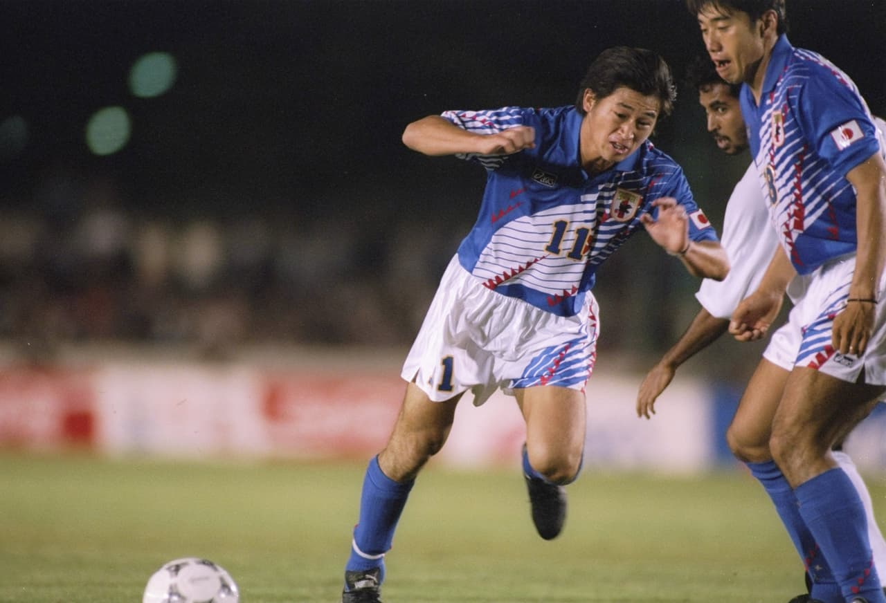 Su carrera arrancó a los 15 años en el fútbol de Brasil. Tras firmar en 1986 con Santos jugó 11 partidos en 1990 y anotó tres goles.