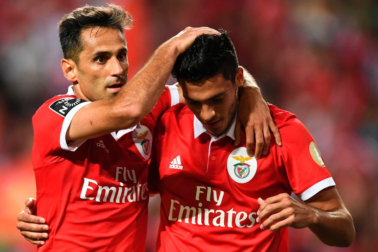 Raúl Jiménez apenas tuvo un minuto en el triunfo del Benfica 