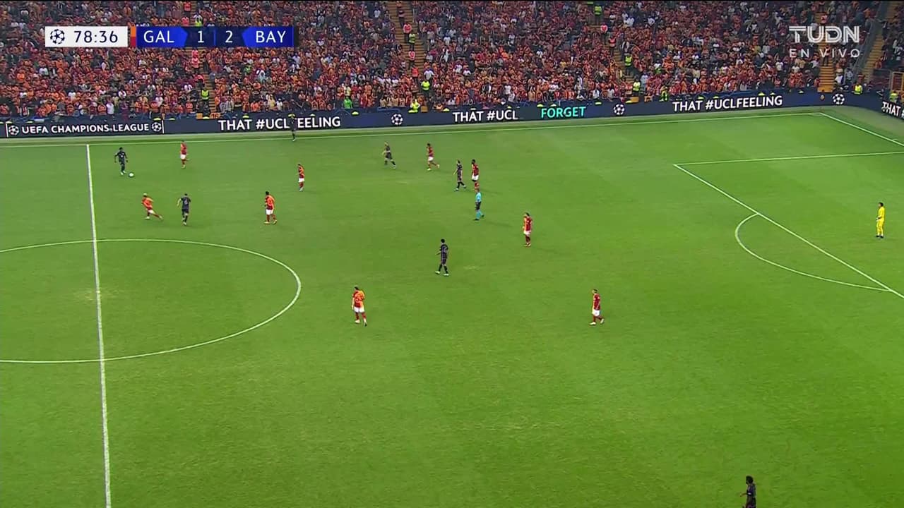 ¡GOL!  anota para FC Bayern München. Jamal Musiala