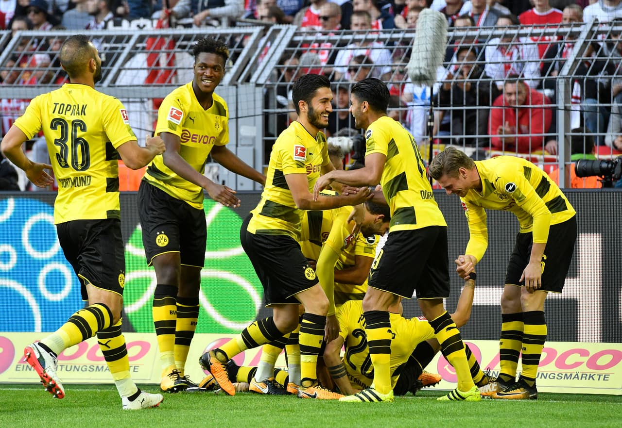 El Dortmund mantiene el liderato, tras golear a domicilio al Hamburgo