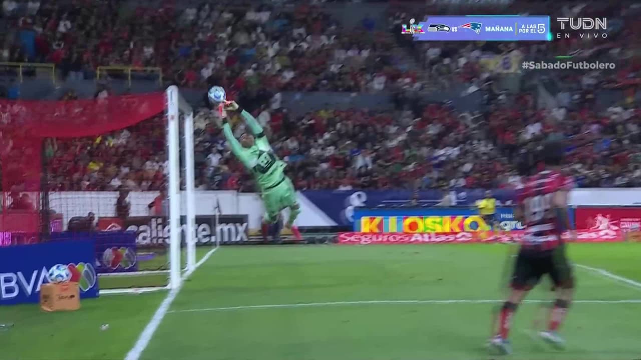 ¿Qué le pasó a Keylor? Error claro del portero de Pumas le da el empate al Atlas