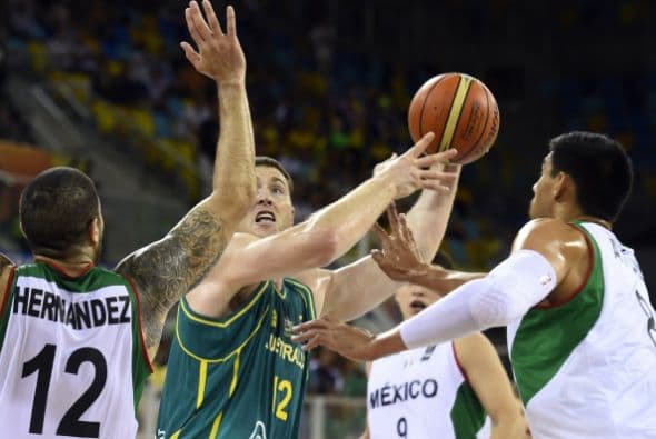 Con las primeras rotaciones, el juego de los 'aussies' se tornó más erosivo para la trinchera azteca, con Jawai, Newley y Gibson muy liberados, mientras los americanos trataban de recomponerse con Stoll y Parada, quien relevó a Ayón por acumulación de faltas (8-16).