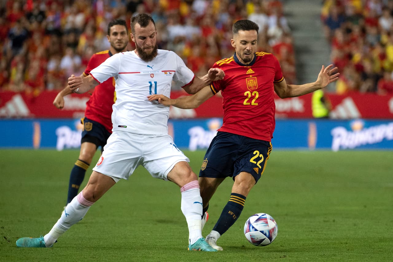 España se impuso sobre República Checa gracias a los goles de Carlos Soler y Pablo Sarabia.