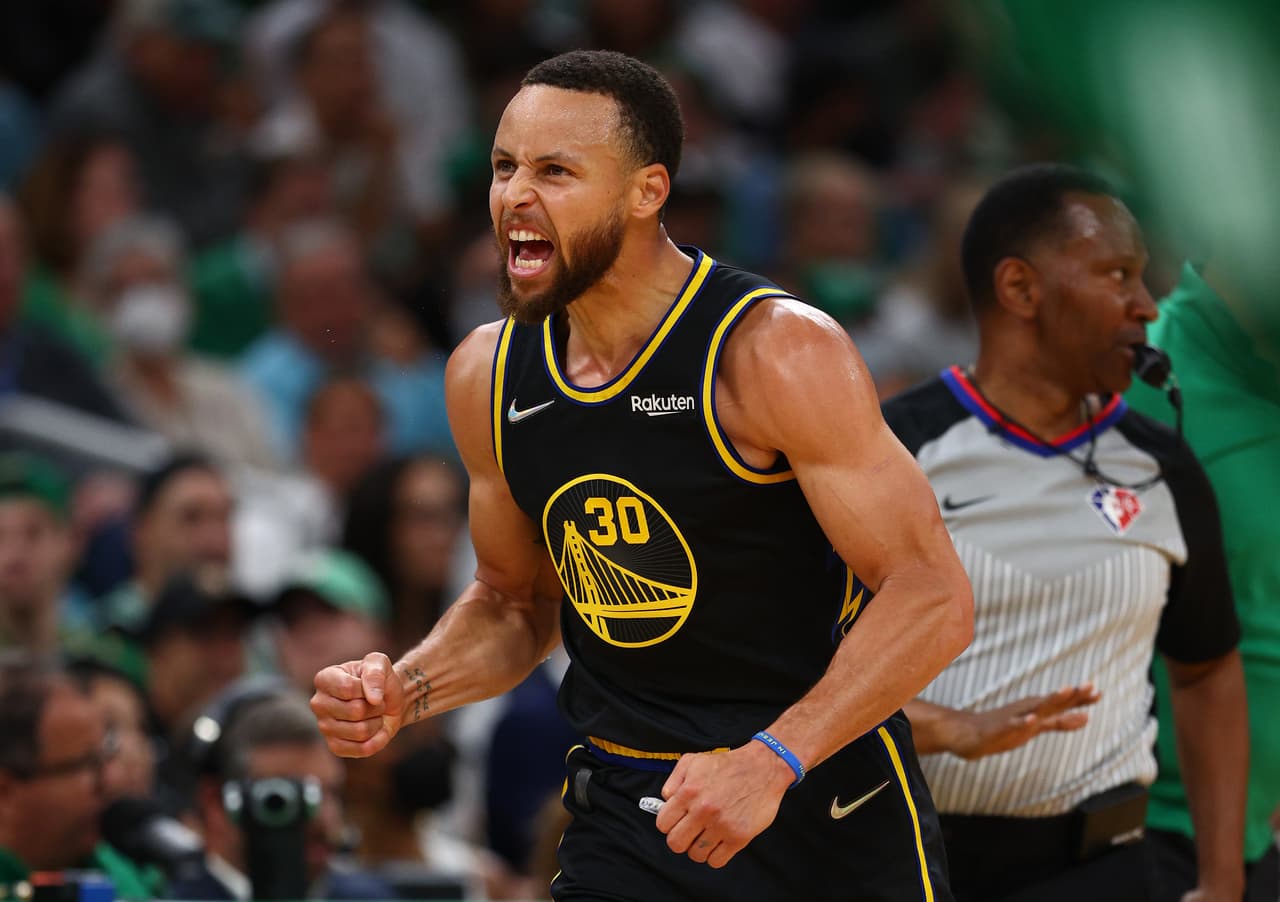 Finales NBA: Steph Curry encabeza victoria de Warriors en el Juego 4