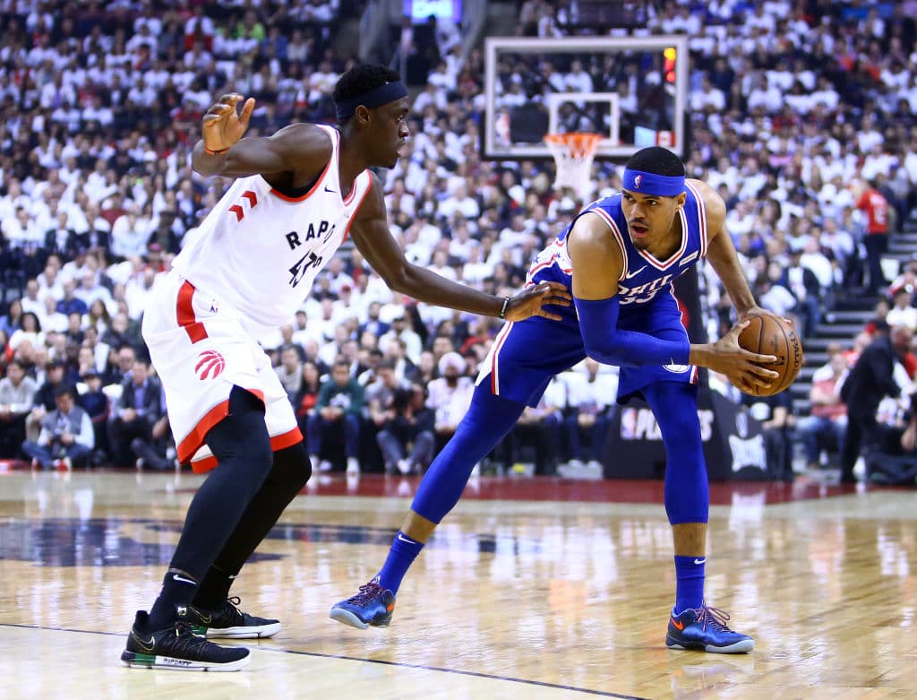 Pascal Siakam (izq) ha sido una muy grata revelación para los Toronto Raptors en la preseta campaña y en estos Playoffs no ha dejado de ser ese jugador que responda y deje muy buenas sensaciones.