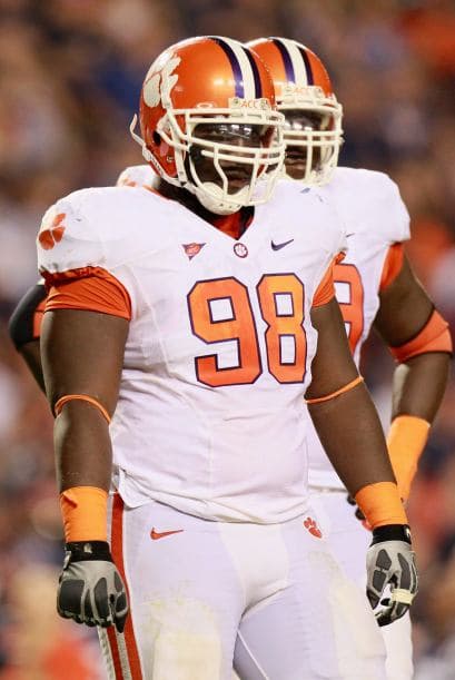 Tackles defensivos: Empatado 5. Brandon Thompson, Clemson - Altura: 1.88 m - Peso: 141 kg