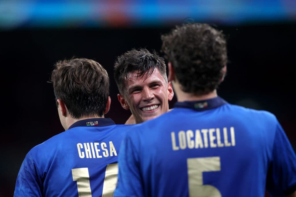 Federico Chiesa y Matteo Pessina marcan en los tiepos extras y le dan el triunfi 2-1 a Italia tras un apretado duelo frente a Austria. Los italianos esperan al ganador entre Bélgica y Portugal.