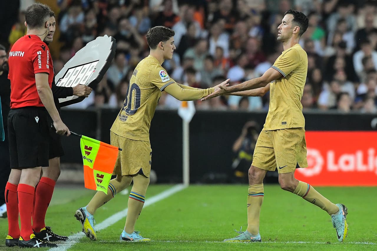 Barcelona venció de último minuto 0-1 al Valencia en Mestalla con un gol cardíaco de Robert Lewandowski; los Chés perdieron a Cavani por lesión.