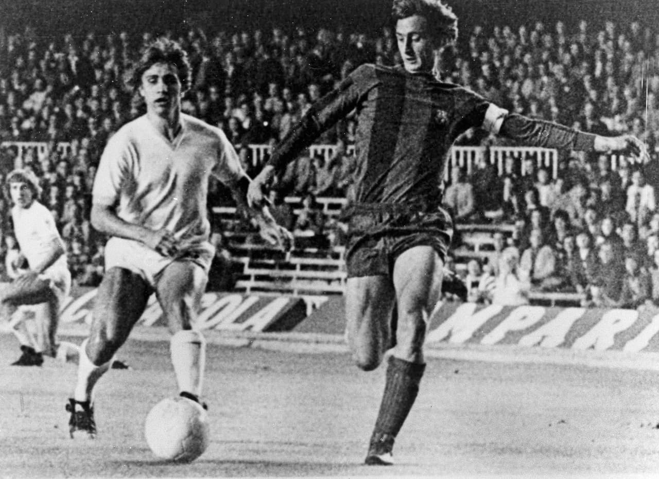 Johan Cruyff tuvo un debut brillante con el Barcelona en el el triunfo por 4-0 ante el Granada el 28 de octubre de 1973.