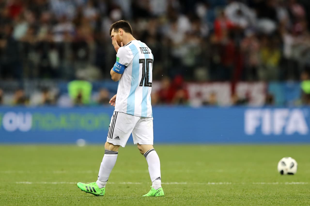 En consecuencia, superó a Messi, Batistuta y otros, pues ha logrado nueve goles en 13 partidos con la albiceleste.