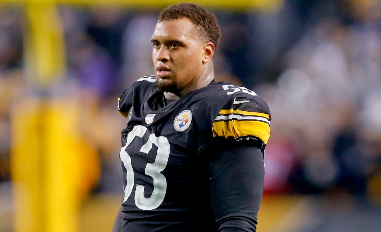 Pittsburgh Steelers center Maurkice Pouncey (53) during the second half of an NFL football game against the New England Patriots in Pittsburgh, Sunday, Dec. 17, 2017. (AP Photo/Keith Srakocic)