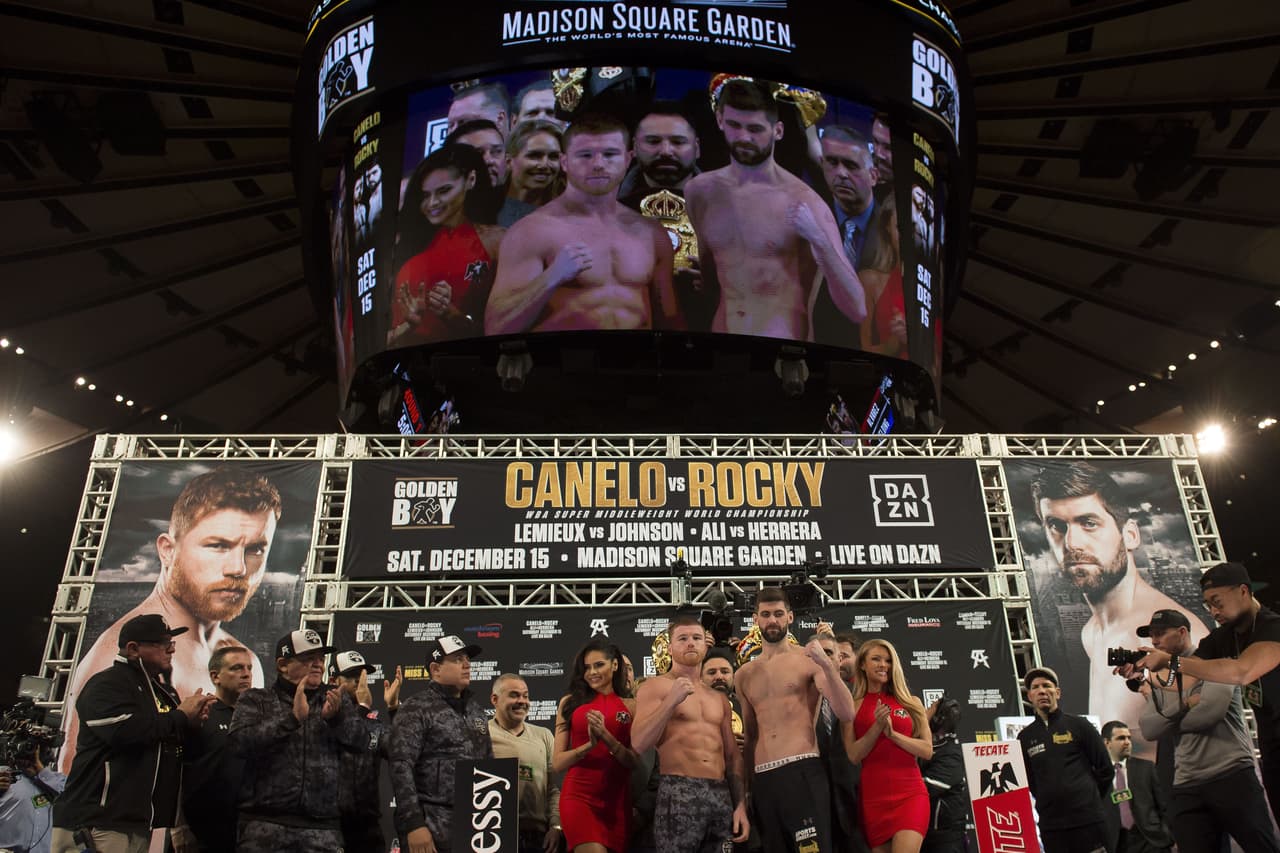 Este viernes, en el Madison Square Garden de Nueva York, Saúl 'Canelo' Álvarez y Rocky Fielding realizaron el popular pesaje antes de su combate de este sábado en el mismo recinto. Su promotores, Óscar De La Hoya y Eddie Hearn, estuvieron presentes en una jornada en la que también se pesaron los peleadores que completan la cartelera.