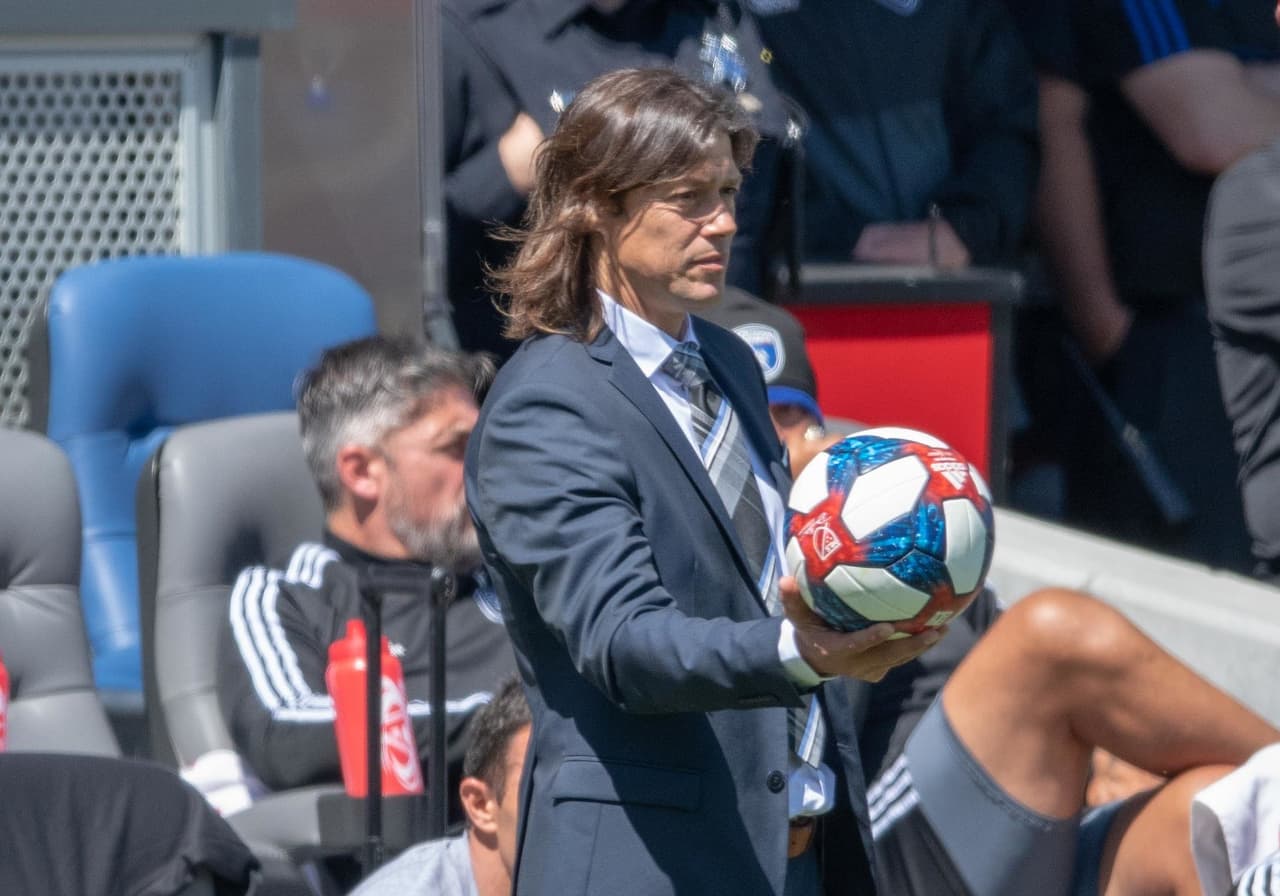 Matías Almeyda comparó críticas que recibe ‘Chicharito’ en México a las de Messi en Argentina