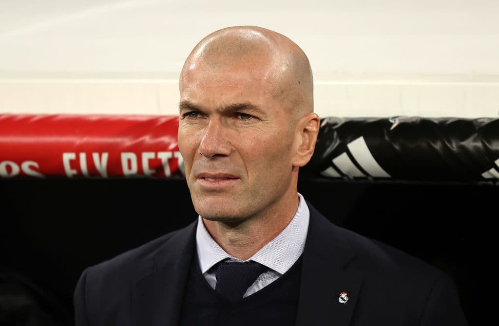 Zinedine Zidane intenta reacomodar a su equipo pese a la presión que ejerce el Celta de Vigo.