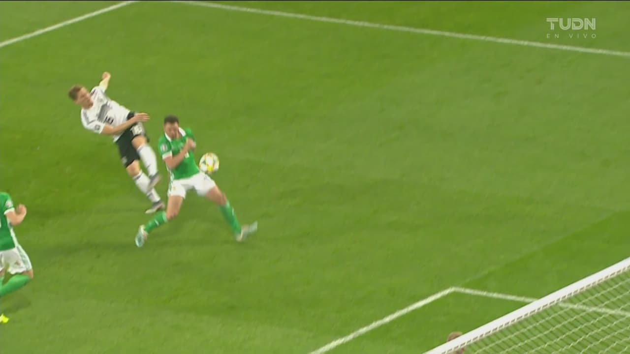 Espectacular volea de Halstenberg da la ventaja 1-0 a Alemania