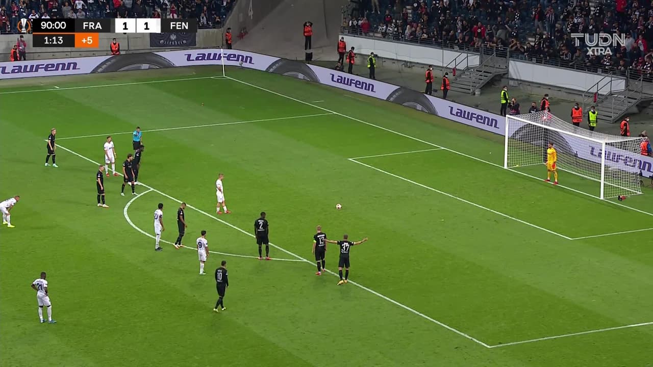 ¡GOL!  anota para Fenerbahçe. Mergim Berisha