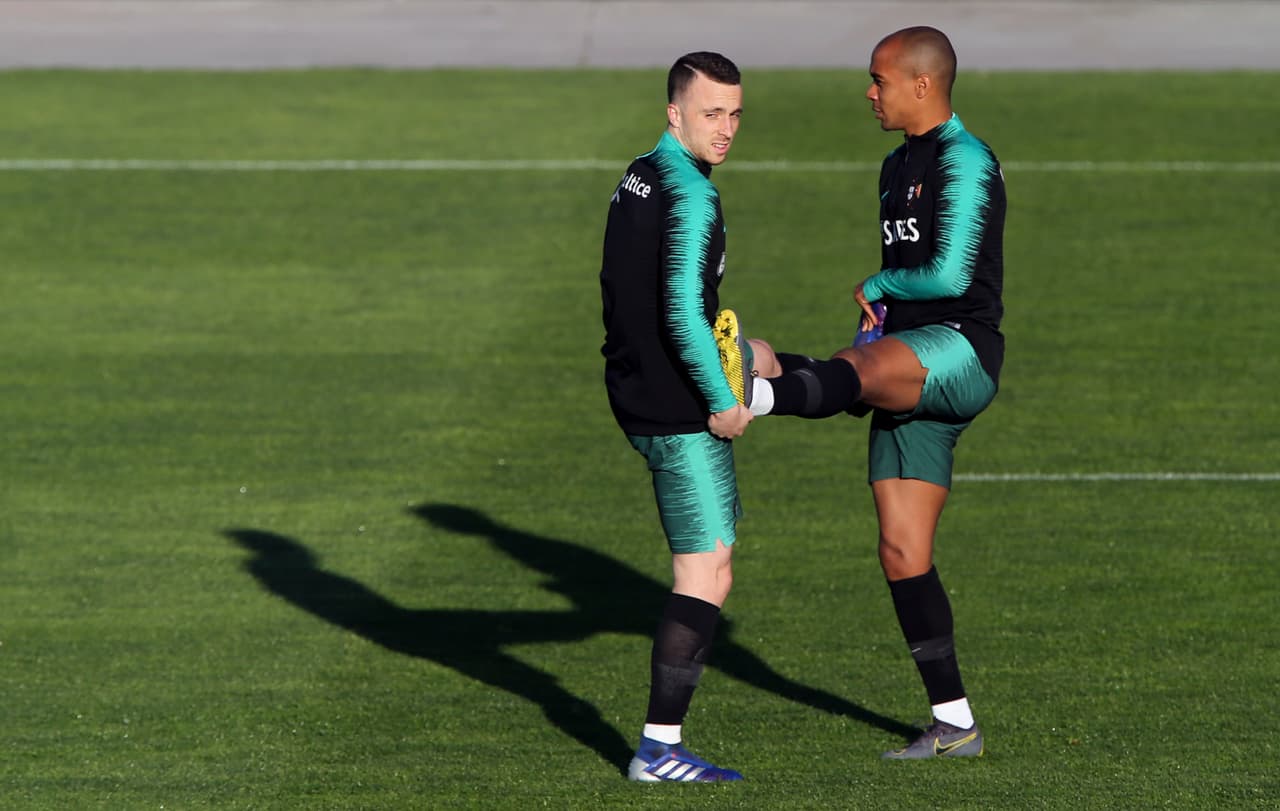 Su etiqueta de ídolo se siente en varios lados pero nada que se le compare a cuando representa a su país, donde en muchos bares los fines de semana se ven en pantallas conjuntas al mismo tiempo los encuentros de la 'Vecchia Signora' y los de la Liga de Portugal.