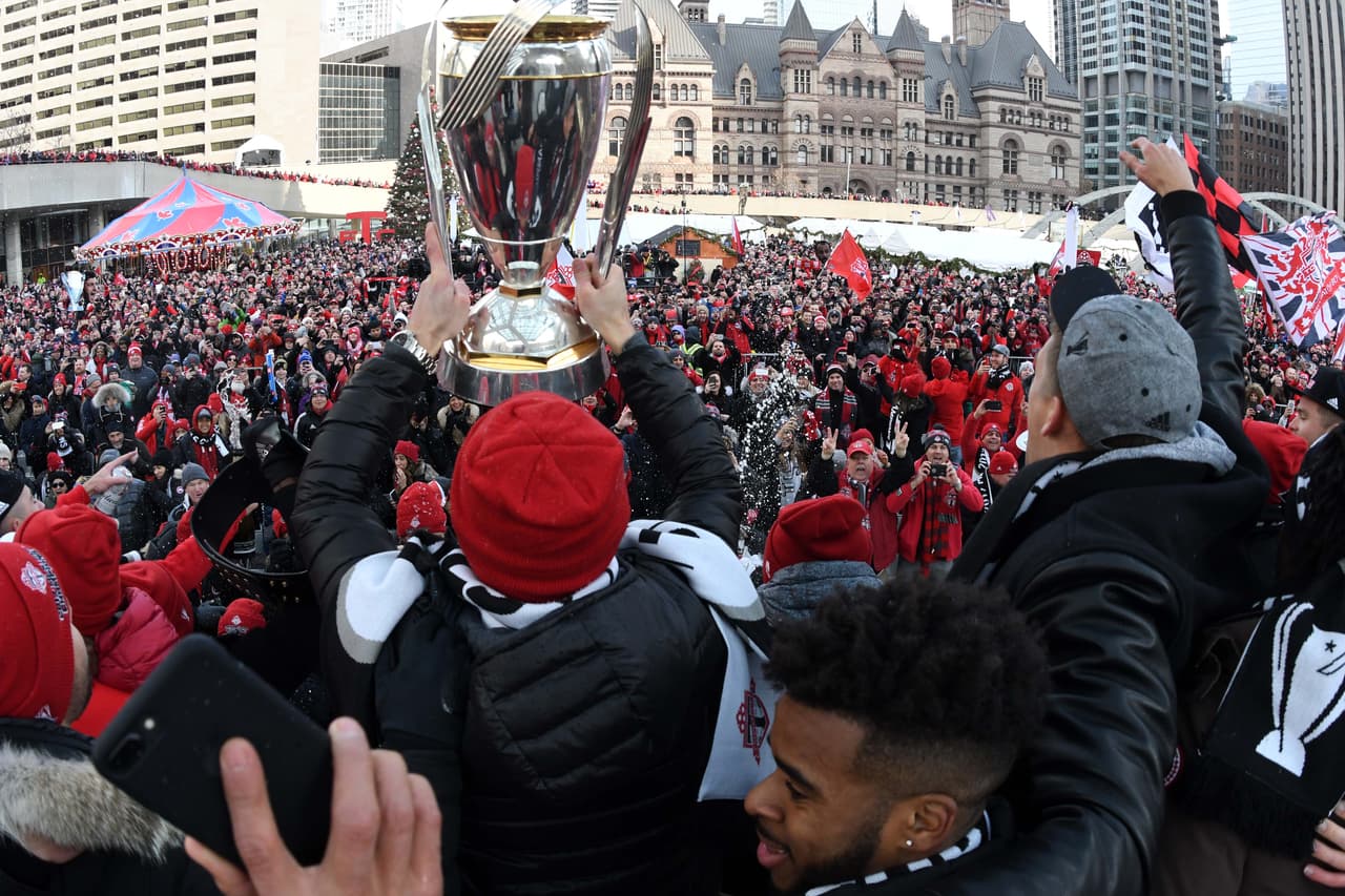La MLS Cup en alto para todo el pueblo futbolero de Toronto FC (USA Today Images)