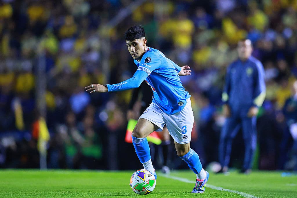 El lateral mexicano Omar Campos está en el puesto 8 entre los jugadores mejores valuados de la actual plantilla del Cruz Azul, con un valor de 4,5 millones de euros.