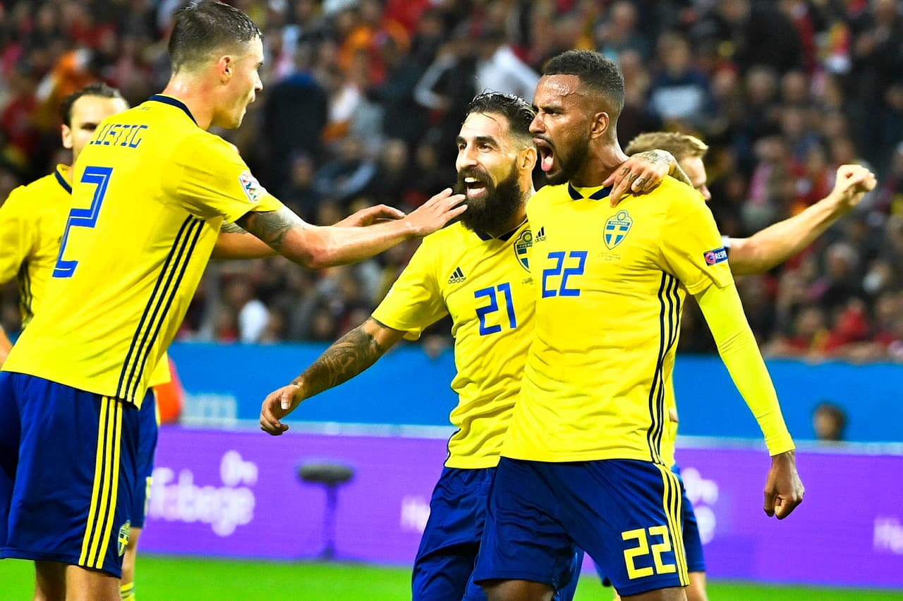 Y las cosas empezaron bien para los locales. A los 35 minutos Isaac Kiese Thelin (22) marcó el 1-0 a favor de Suecia.