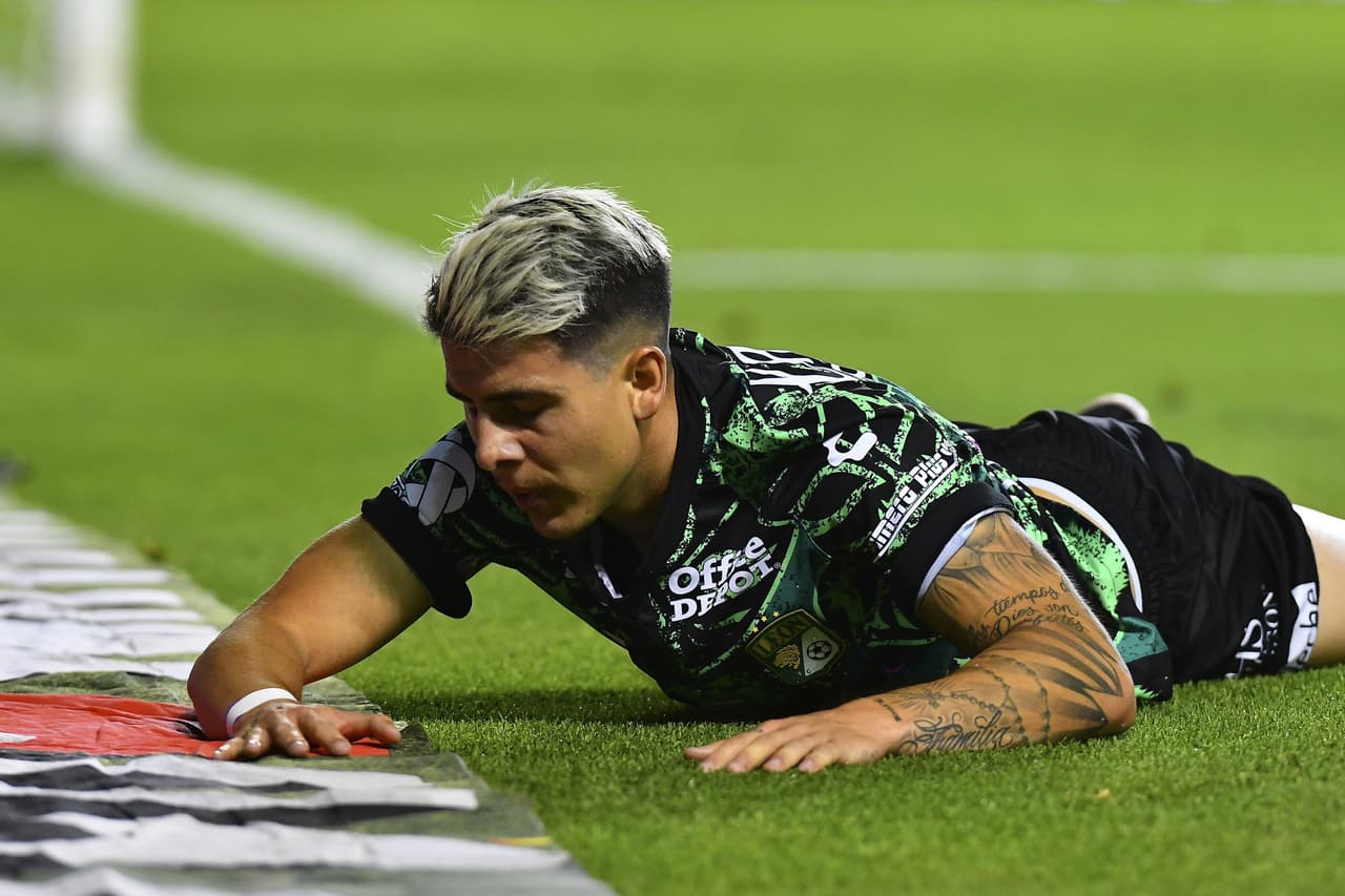 Colombatto y los jugadores de León se lamentaban las opciones de gol falladas.