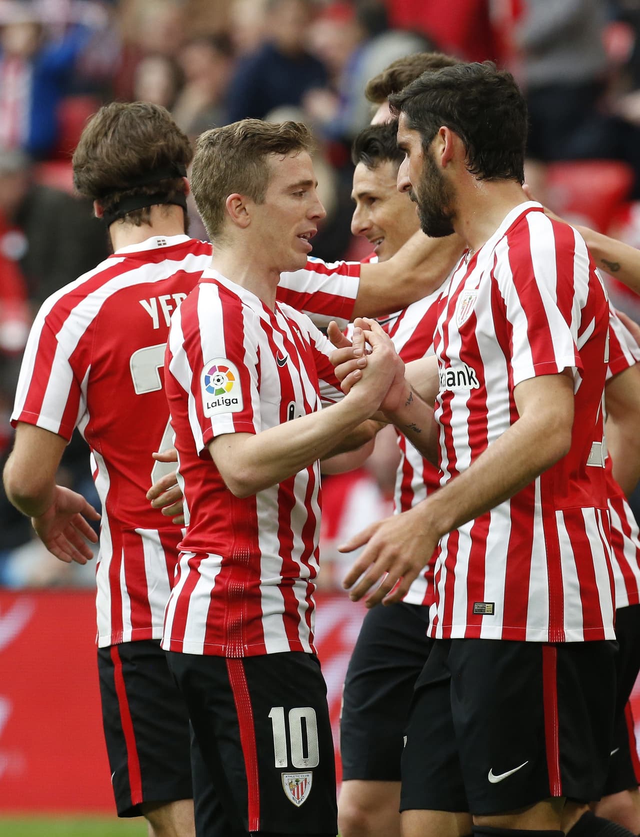 La alegría en el equipo vasco era lógica ya que derrotaban a un rival directo por los cupos a Europa, sacándole 4 puntos de diferencia.