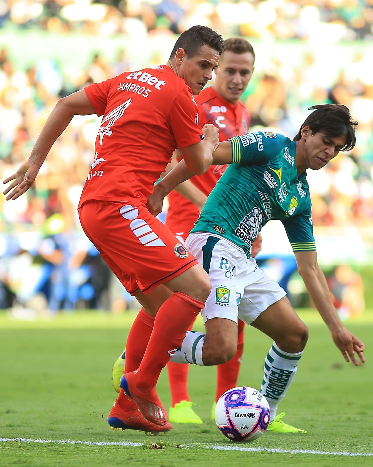 El 28 de octubre del 2017 Macías anotó su primer gol y doblete en Primera División, jugando los 90 minutos en la victoria 3-1 sobre el Tijuana.