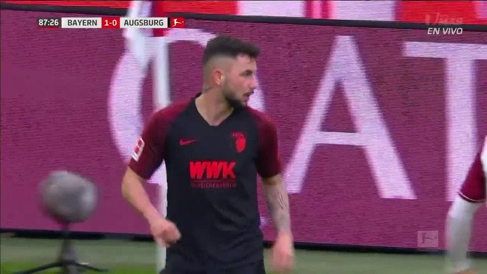 Tiro desviado de Florian Niederlechner