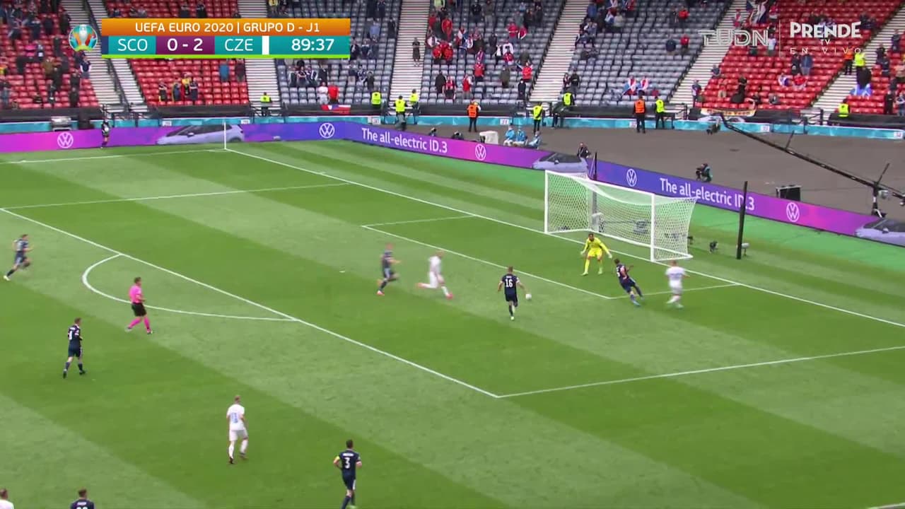 ¡TIRO ATAJADO! disparo por Michal Krmencik.