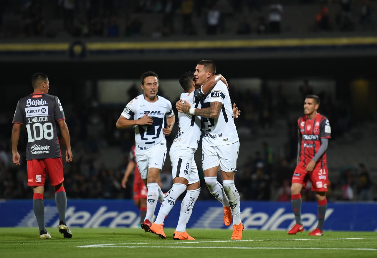 Al ariete le llegó un centro desde la banda izquierda y llegando muy cerca al punto de penal Castillo remató al arco.