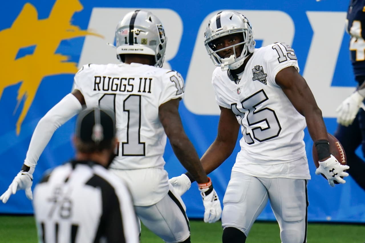 Con un agónico final, los Raiders se llevan la victoria 31-26 gracias que los referees cambiaron un Touchdown de los Chargers cuando el reloj ya estaba en ceros.