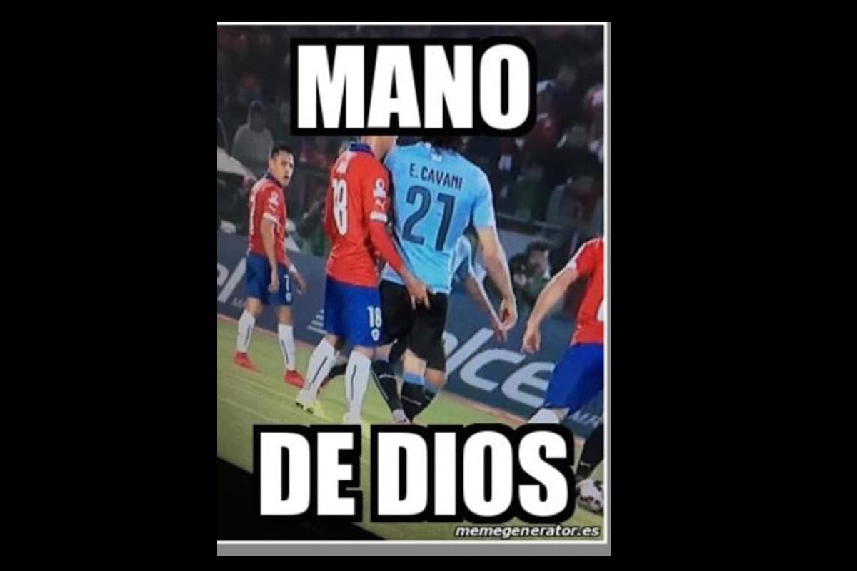 Mira los mejores memes del 'dedazo' de Gonzalo Jara a Edinson Cavani en el partido Chile-Uruguay en cuartos de final de la Copa América 2015 (Twitter).