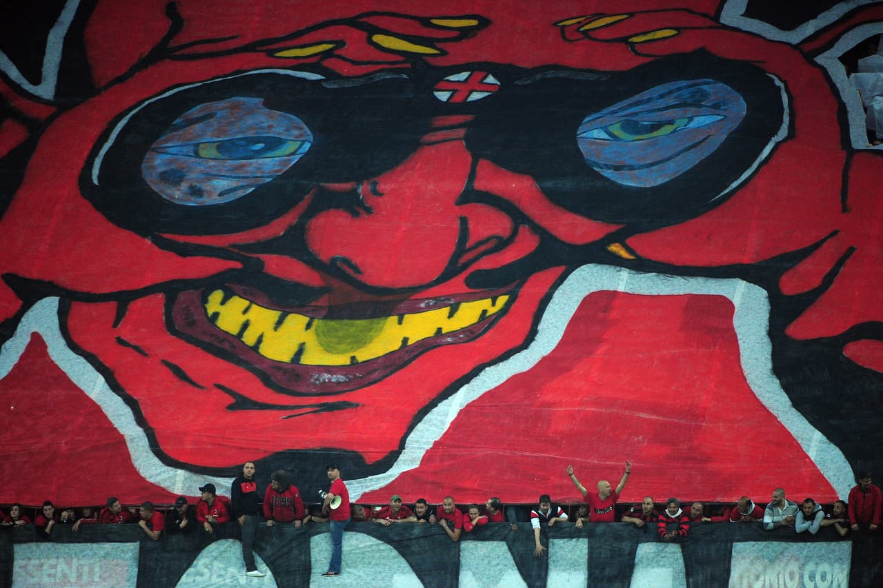 Y los del AC Milán no se quedaron de brazos cruzados. Su megatrapo hace homenaje al apodo del equipo: 'Il Diavolo' ('El Diablo').