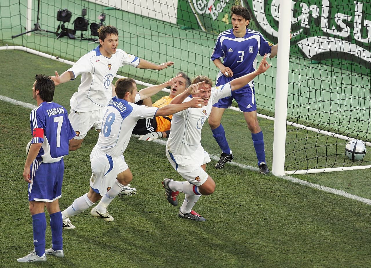 Paradójicamente, la única victoria rusa en esa Eurocopa 2004 fue ante los griegos, quienes a la postre quedaron campeones contra todo pronóstico.