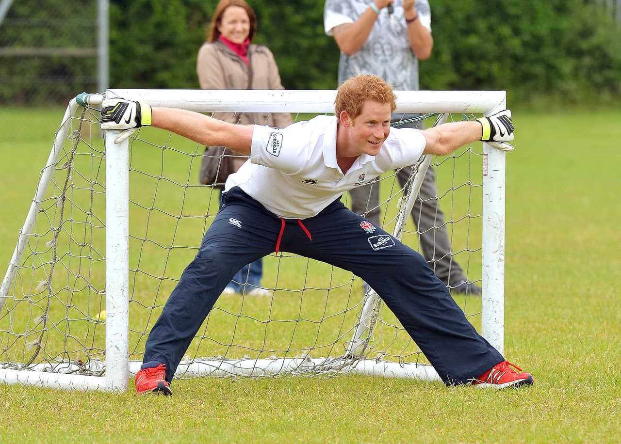 El apoyo por los ‘Gunners’ es tradición en la familia real, pues la madre de la reina y su nieto, el príncipe Harry, son fanáticos del equipo.